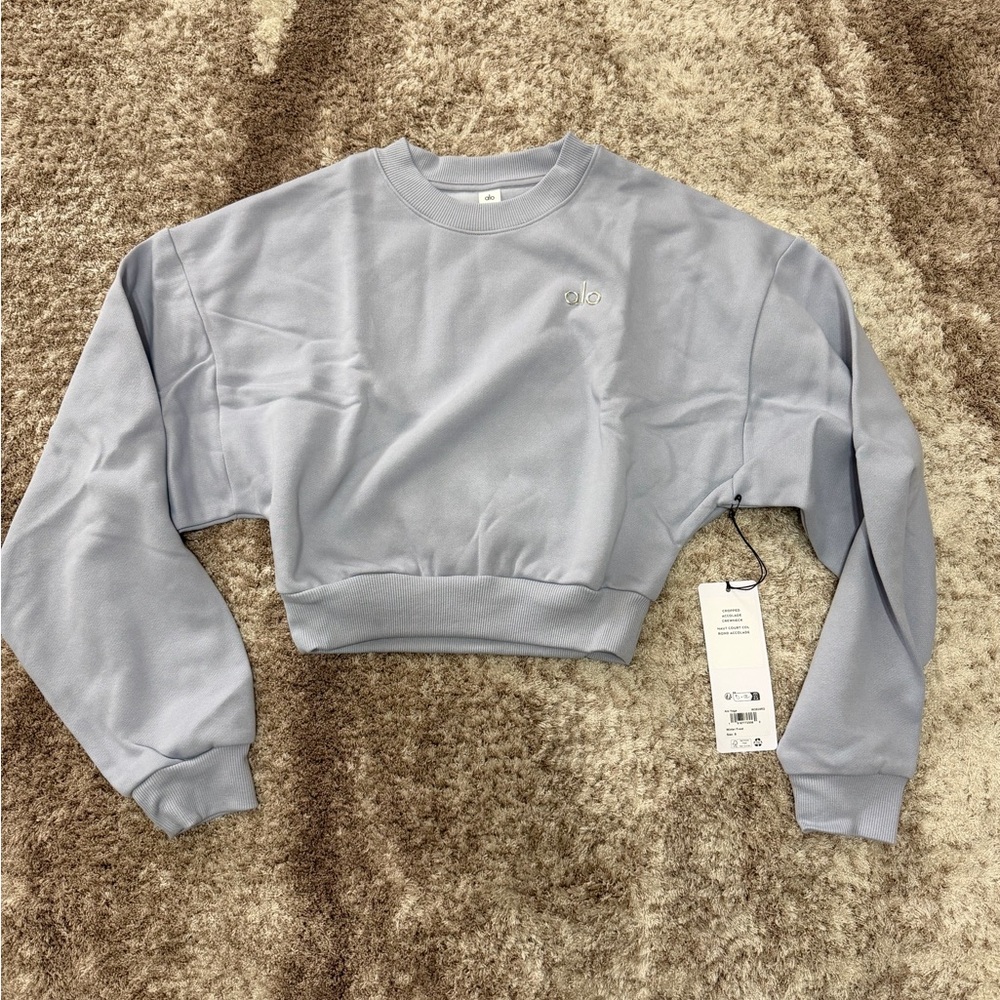 Alo Cropped Accolade Crewneck - Picture 3 of 6